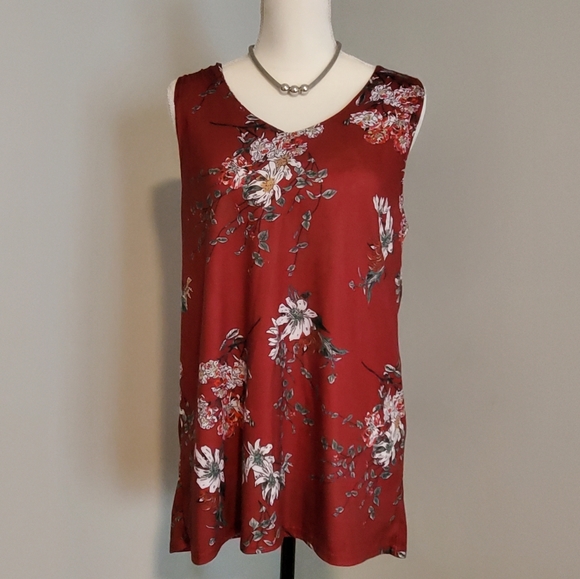 High-Low Sleevess Flowy Top - Picture 7 of 8